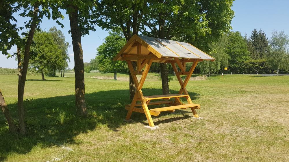 Überdachte Sitzgruppe Waldschänke Bausatz - Standard
